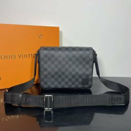 Picture of LV Mens Bags _SKUfw123336570fw